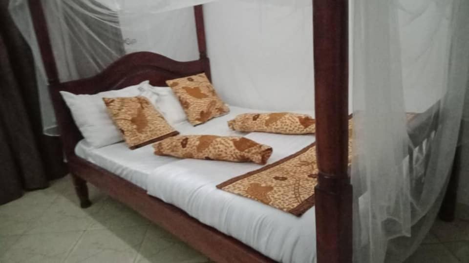 Riverside Resort Hotel Kabale Eksteriør billede