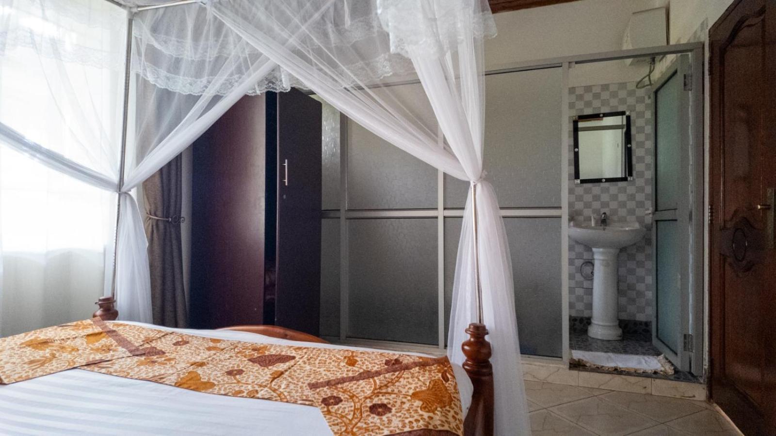 Riverside Resort Hotel Kabale Eksteriør billede