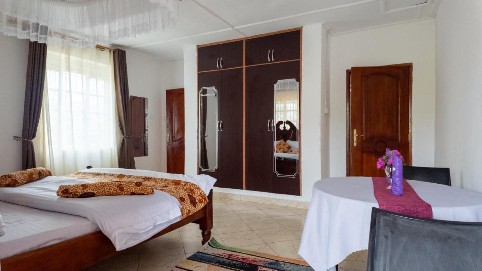 Riverside Resort Hotel Kabale Eksteriør billede