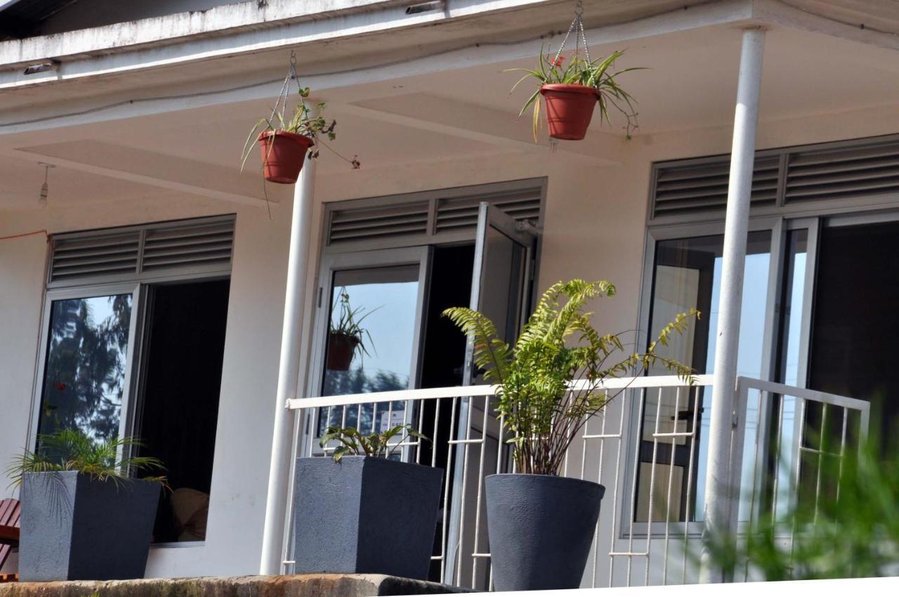 Riverside Resort Hotel Kabale Eksteriør billede